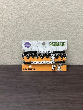 Peanuts Snoopy & Woodstock Glow-In-The-Dark Best Friend Bracelet Set